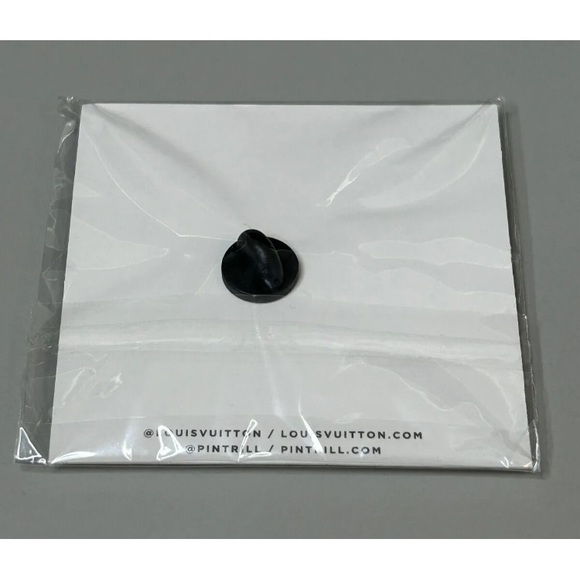Rare Louis Vuitton Truck Pin Volez Voguez Voyagez Exhibit #NYCVVV New - Picture 2 of 3